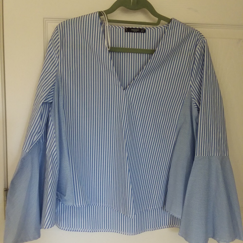 BLOUSE NEVER USED BELL BOTTOM SLEEVES.